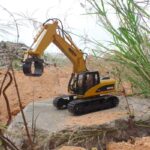 HUINA 1570 Crawler Excavator 1:14, Yellow - Image 4